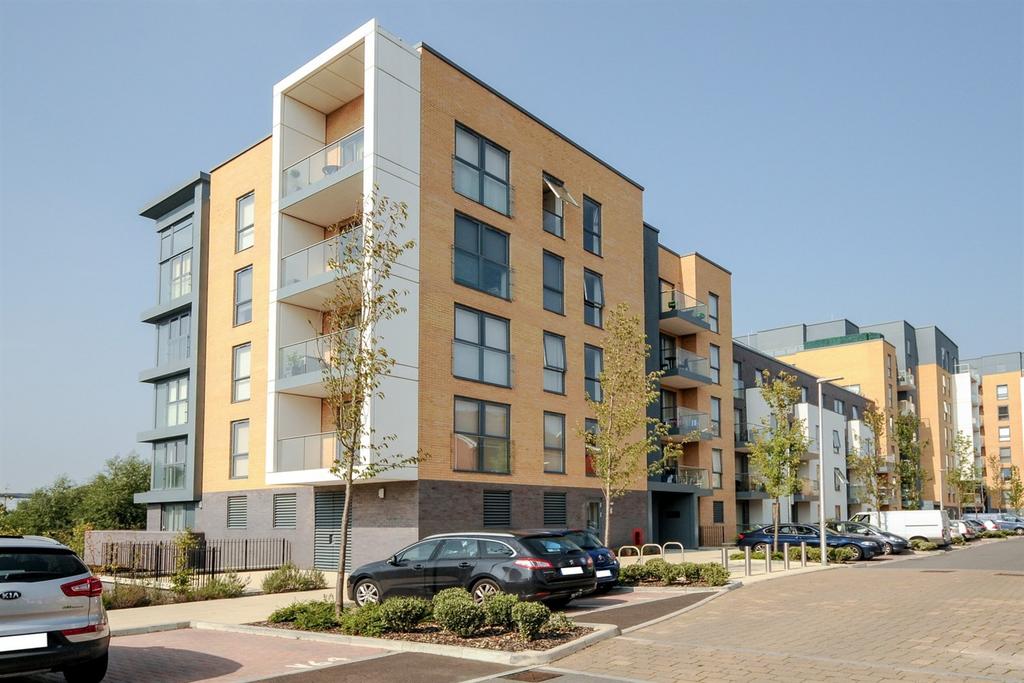 House, Drake Way, Reading, RG2 2 bed apartment to rent £1,450