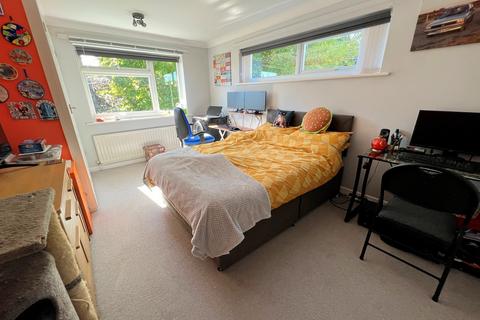 2 bedroom flat for sale, 21 Herbert Road, New Milton, Hampshire. BH25 6BX