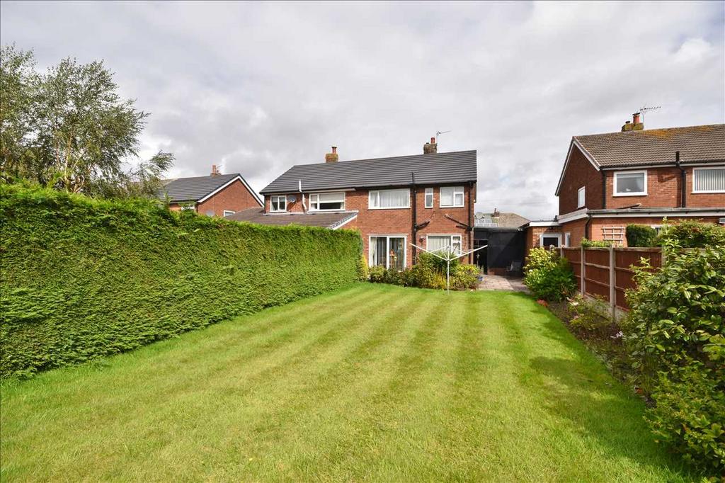 Princess Way, Euxton, Chorley 3 bed semidetached house £180,000