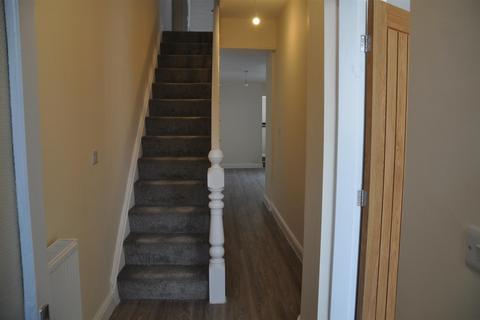 4 bedroom end of terrace house to rent, Maeshyfryd Road, Holyhead