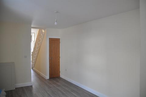 4 bedroom end of terrace house to rent, Maeshyfryd Road, Holyhead