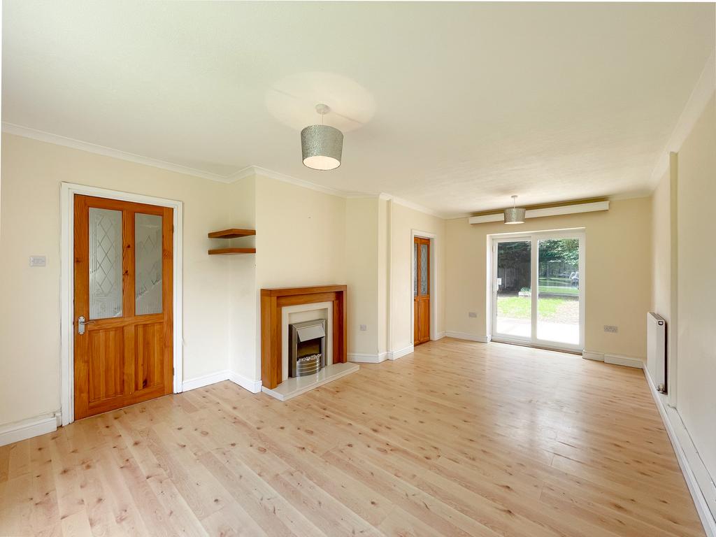 Clarendon Gardens, Ermine West... 3 bed semidetached house £850 pcm