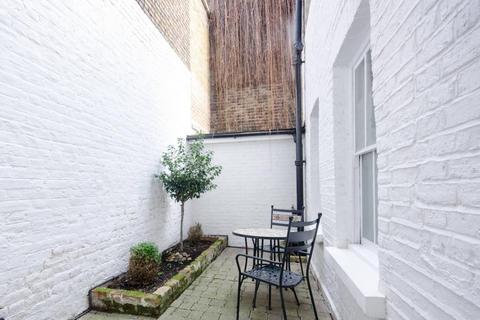 Studio to rent, Claverton Street, Pimlico, London, SW1V