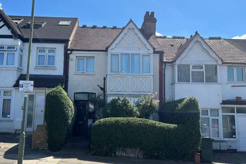 135 Woodstock Avenue, London, NW11 9RL