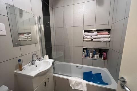 135 Woodstock Avenue, London, NW11 9RL