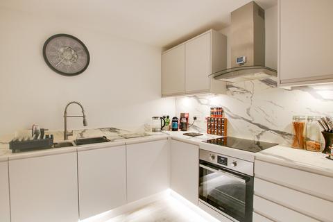 2 bedroom ground floor flat for sale - ST DENYS! 75% SHARE! GORGEOUS KITCHEN! A MUST SEE!