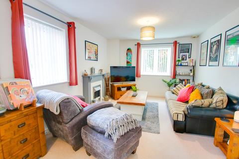 2 bedroom ground floor flat for sale - ST DENYS! 75% SHARE! GORGEOUS KITCHEN! A MUST SEE!