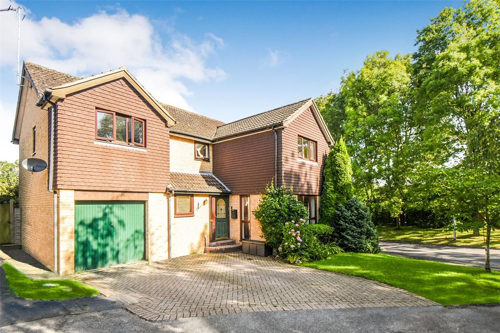 Hook RG27 5 bed detached house for sale £695,000