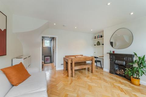 Top Floor Flat, 29 Belvoir Road, London, SE22 0QY