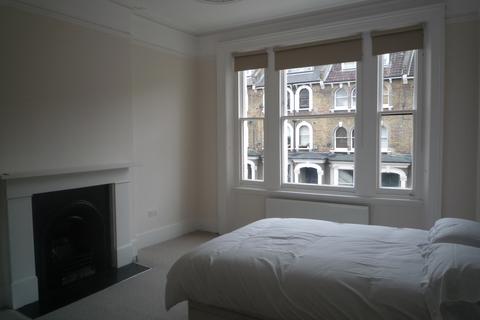 1 bedroom in a flat share to rent, Victoria Rise, London SW4