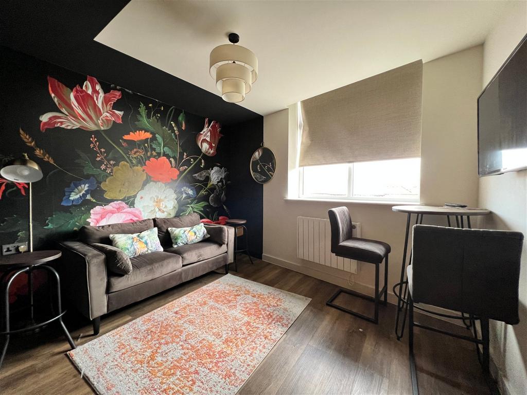 Coronation Walk, Town Centre, Southport, PR8 1RE 2 bed apartment to