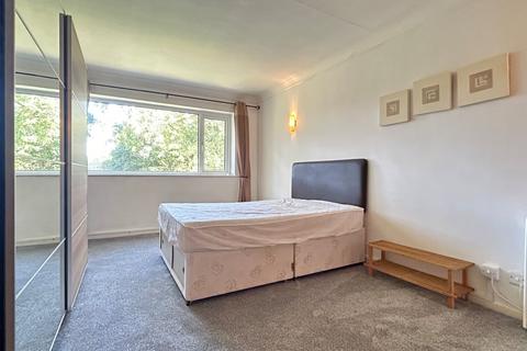 2 bedroom flat to rent, Hollin Court, Hollin Lane, Weetwood, Leeds, LS16