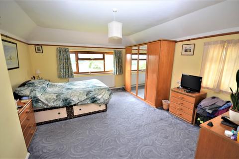 4 bedroom detached house for sale, Hazell Road, Farnham, Surrey, GU9
