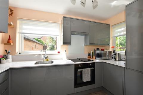 2 bedroom end of terrace house for sale - Mosbach Gardens, Hutton, Brentwood, Essex