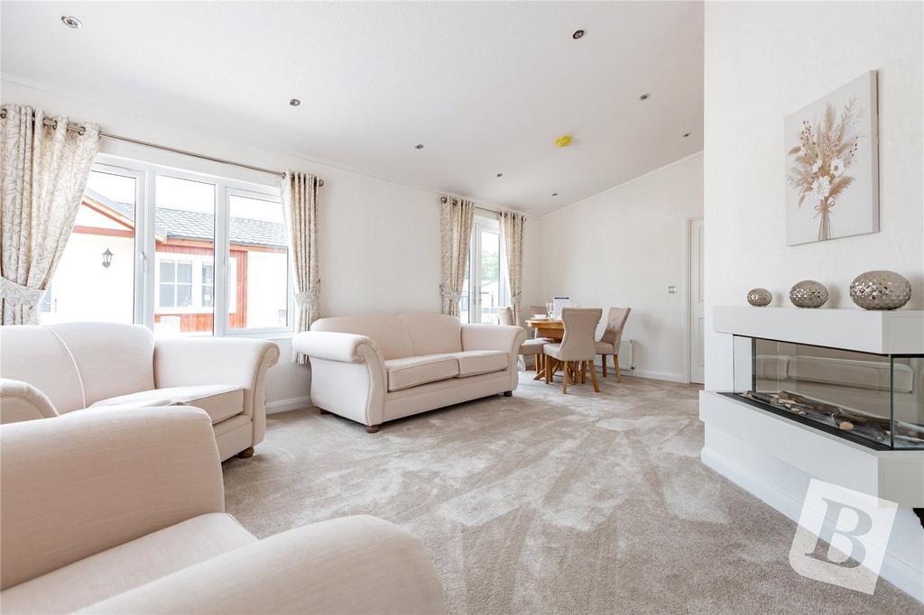 Living Room/Dining