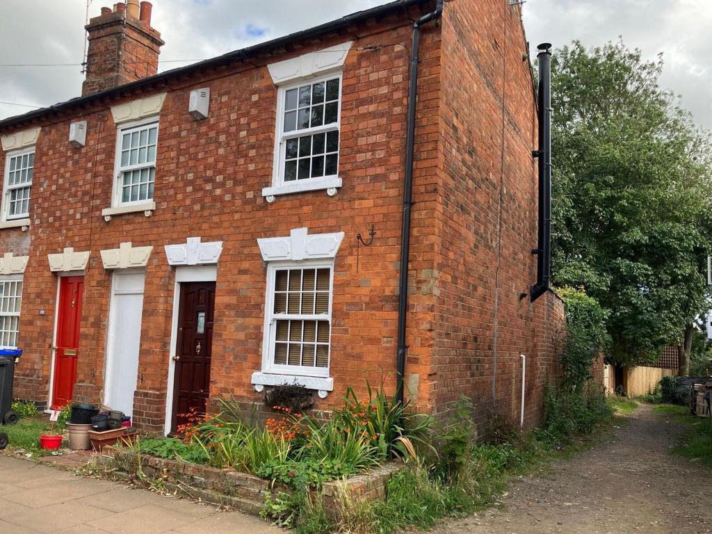 Oxford Street, Daventry, Northamptonshire NN11 4AD 2 bed end of terrace