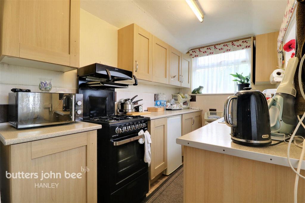 Leek New Road/Bunts Lane, Stockton Brook, ST9 9NT 2 bed semidetached