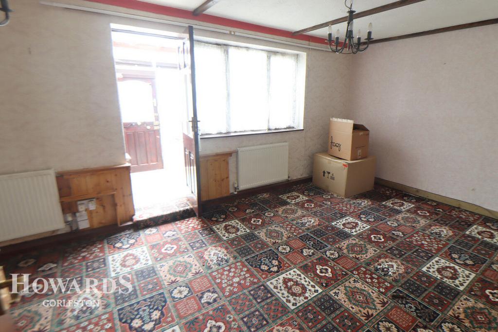Oxford Avenue, Gorleston 2 bed end of terrace house for sale £150,000