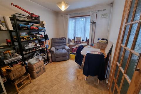 96 Woodcote Avenue, London, NW7 2PB
