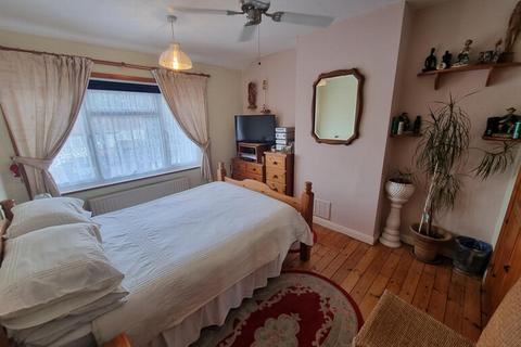 96 Woodcote Avenue, London, NW7 2PB