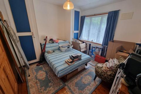 96 Woodcote Avenue, London, NW7 2PB