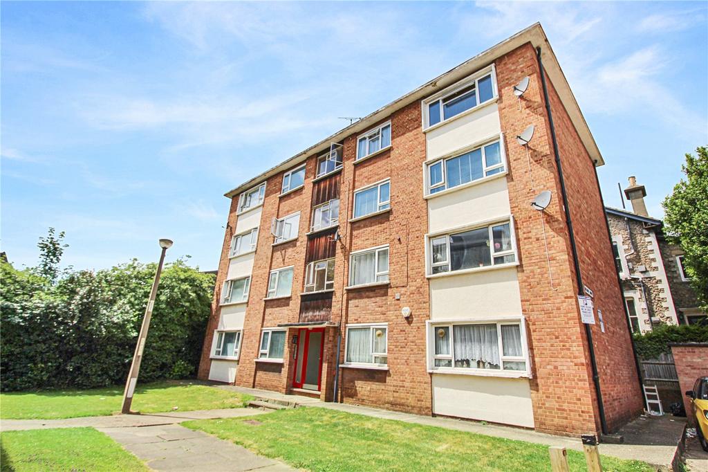 Hillside Court, Downside, Strood... 2 bed flat £160,000