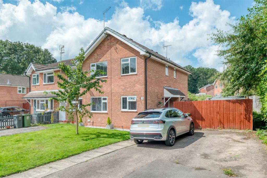 Bilbury Close, Walkwood, Redditch B97 5XN 2 bed end of terrace house
