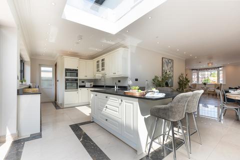 10 Croft Close, London, NW7 4QL