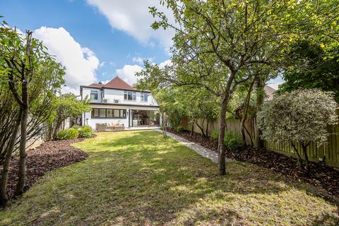 10 Croft Close, London, NW7 4QL