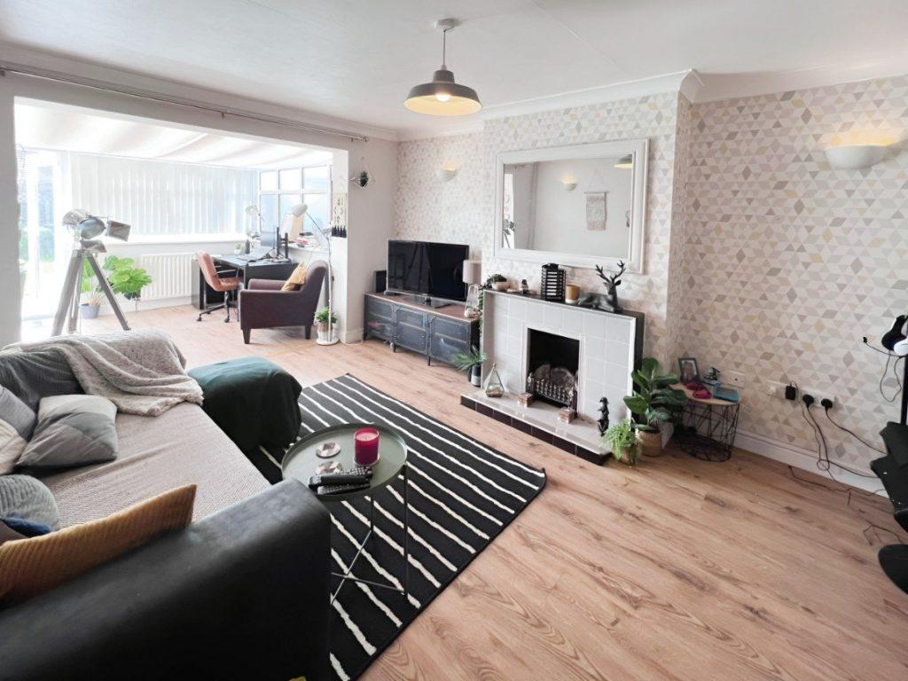 Oxford Road, Swindon, SN3 4DJ 2 bed semidetached bungalow for sale £