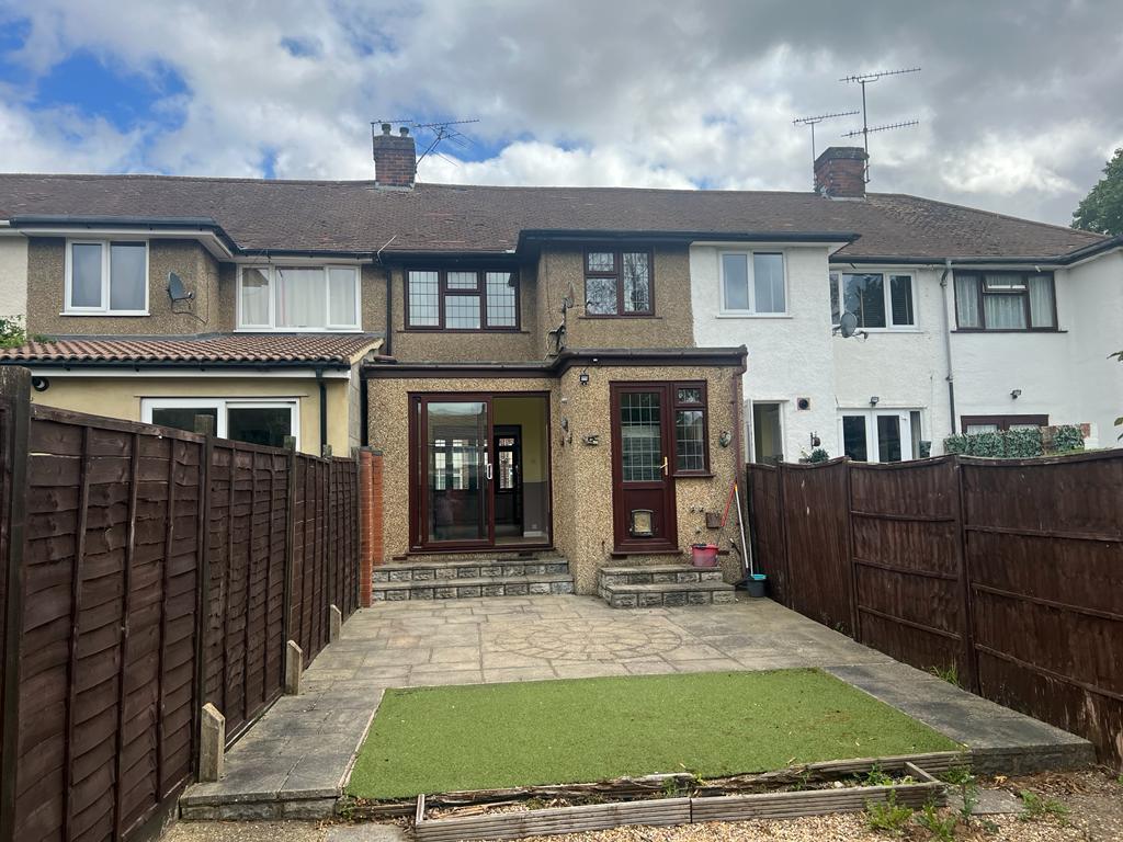 3 Bed MId Terrraced House in Luton