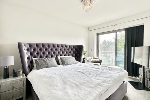2 bedroom duplex for sale, Redbourn Court, Newham Way, London E6