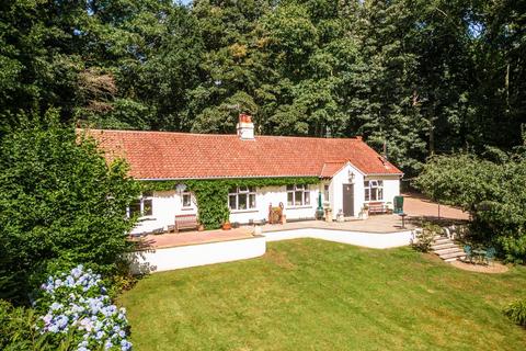 3 bedroom detached bungalow for sale, Cromer