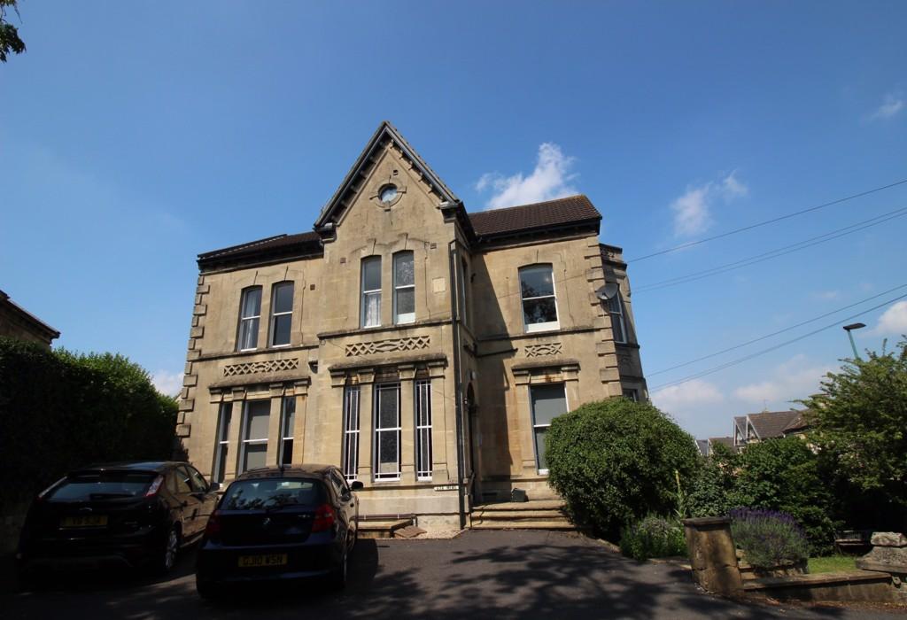 Upper Oldfield Park, Bath 2 bed apartment £1,750 pcm (£404 pw)