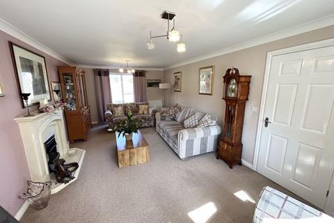 9 Cwrt Llewelyn, Conwy, LL32 8EF