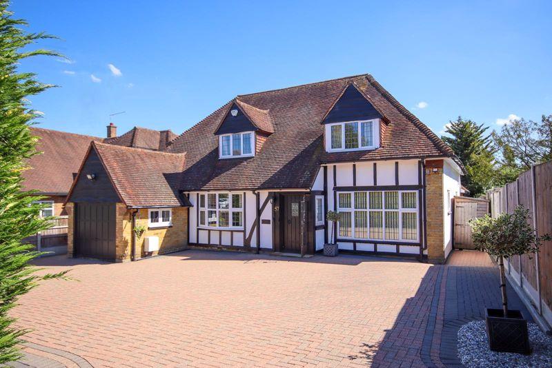 Hutton Road, Brentwood CM15 5 bed detached house for sale £1,375,000