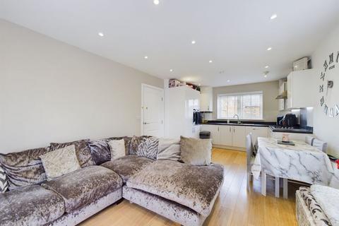 5 Falcon Way, South Ockendon, RM15 5FW