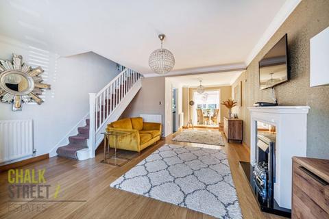 52 Bancroft Chase, Hornchurch, RM12 4DR