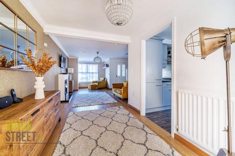 52 Bancroft Chase, Hornchurch, RM12 4DR