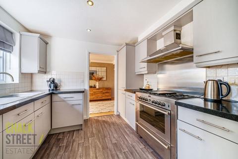 52 Bancroft Chase, Hornchurch, RM12 4DR