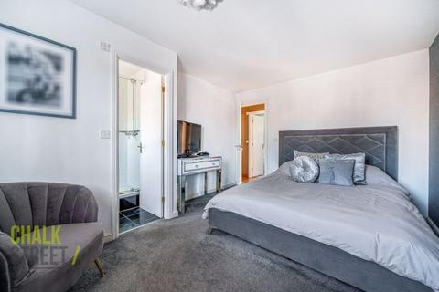 52 Bancroft Chase, Hornchurch, RM12 4DR