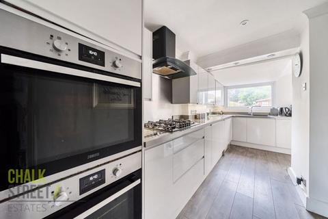 13 Conway Close, Rainham, RM13 7DS