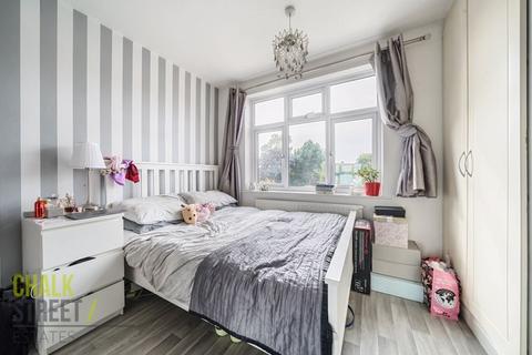 13 Conway Close, Rainham, RM13 7DS