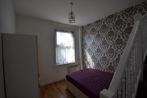 1 bedroom flat to rent, Ashgrove Road, Ilford