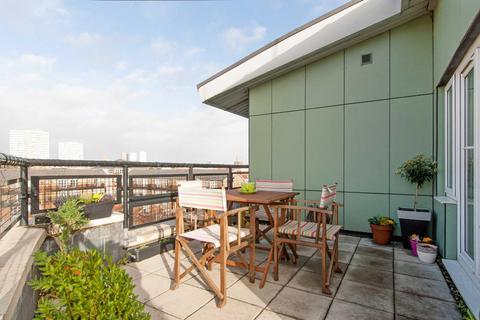 2 bedroom penthouse for sale, Locksons Close, E14