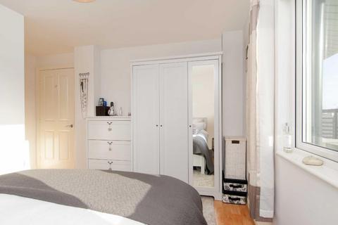 54 Locksons Close, London, E14 6BH