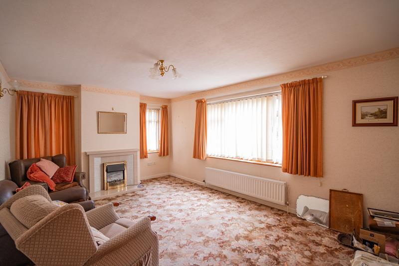 Worcester Road, Hanley Swan, Worcestershire, WR8 0EA 3 bed bungalow for