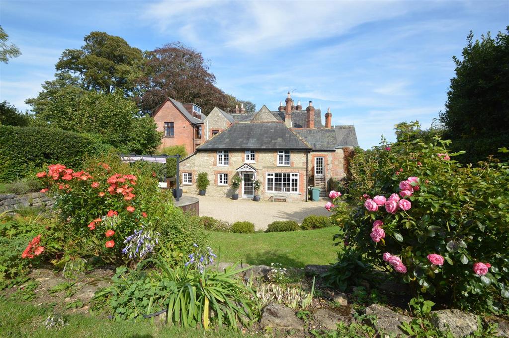 PITTS LANE, BINSTEAD 4 bed detached house for sale £635,000