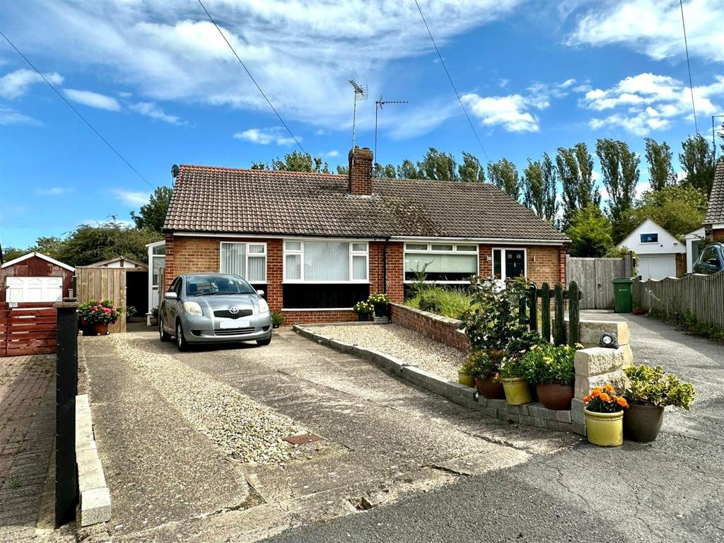 Lindale Avenue, Hornsea 2 bed semidetached bungalow for sale £179,950