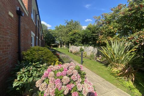 2 bedroom flat for sale - Lonsdale Road, Formby